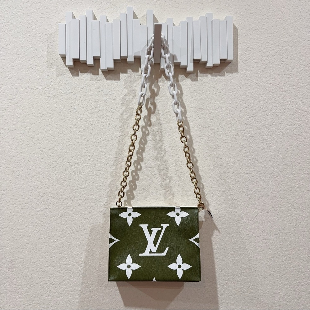 Authentic Louis Vuitton Toiletry Pouch 26 Monogram Giant Khaki Green White
